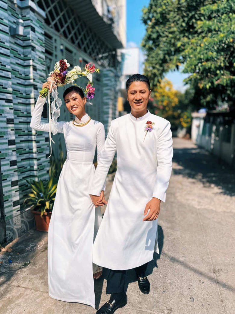 Lễ cưới lãng mạn của Cao Thiên Trang chỉ vỏn vẹn 80 khách mời, nàng dâu mới Minh Tú rạng rỡ đến chúc phúc đàn em - Ảnh 7